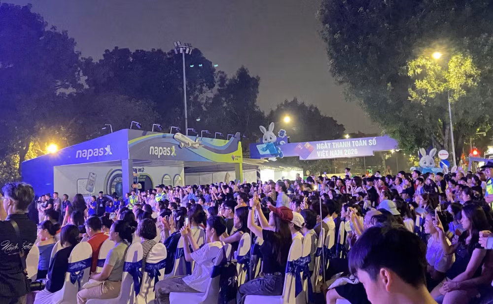 Hàng nghìn khán giả tập trung đông đảo tại đêm nhạc. Ảnh: Lan Anh anh-man-hinh-2026-10-26-luc-065146.png