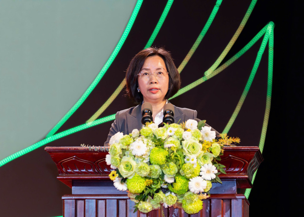 Đồng chí Bùi Huyền Mai, Ủy viên Ban Thường vụ Thành ủy, Chủ tịch Ủy ban Mặt trận Tổ quốc Việt Nam thành phố Hà Nội phát biểu khai mạc chương trình