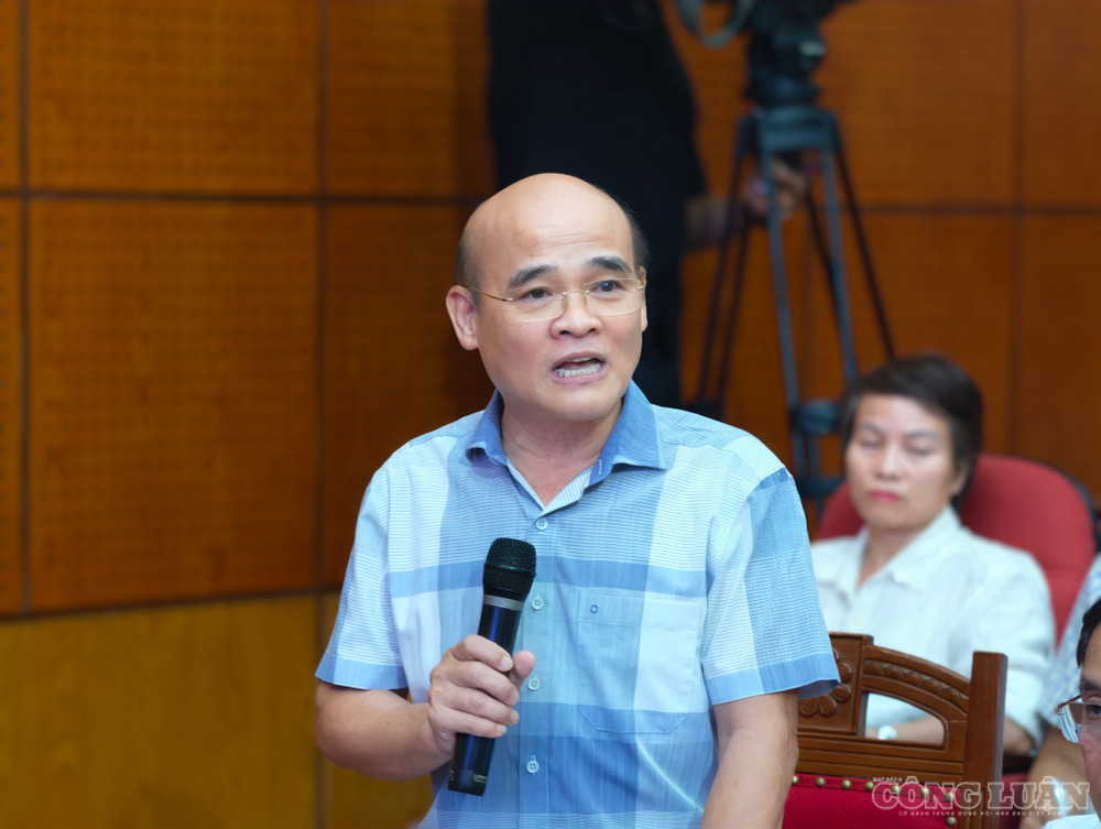 Ông cũng bày tỏ không đồng tình với những hình ảnh, lời lẽ công kích cá nhân lãnh đạo ngành y tế. Theo ông, phản biện chính sách cần tập trung vào nội dung, căn cứ khoa học, tác động pháp lý và các biện pháp bảo vệ quyền lợi của người dân. clo_br_1793097606681-9071124537323307628-g1003731471718890594-05bd1bc0376e15932a3d0410ca3f0531.jpg