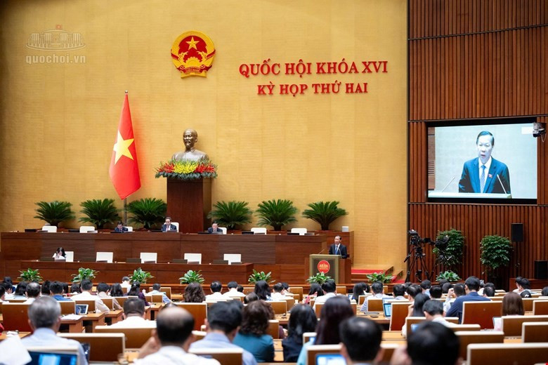 Quốc hội thảo luận tại hội trường về tình hình kinh tế xã hội. Ảnh: QH quoc-hoi.jpg