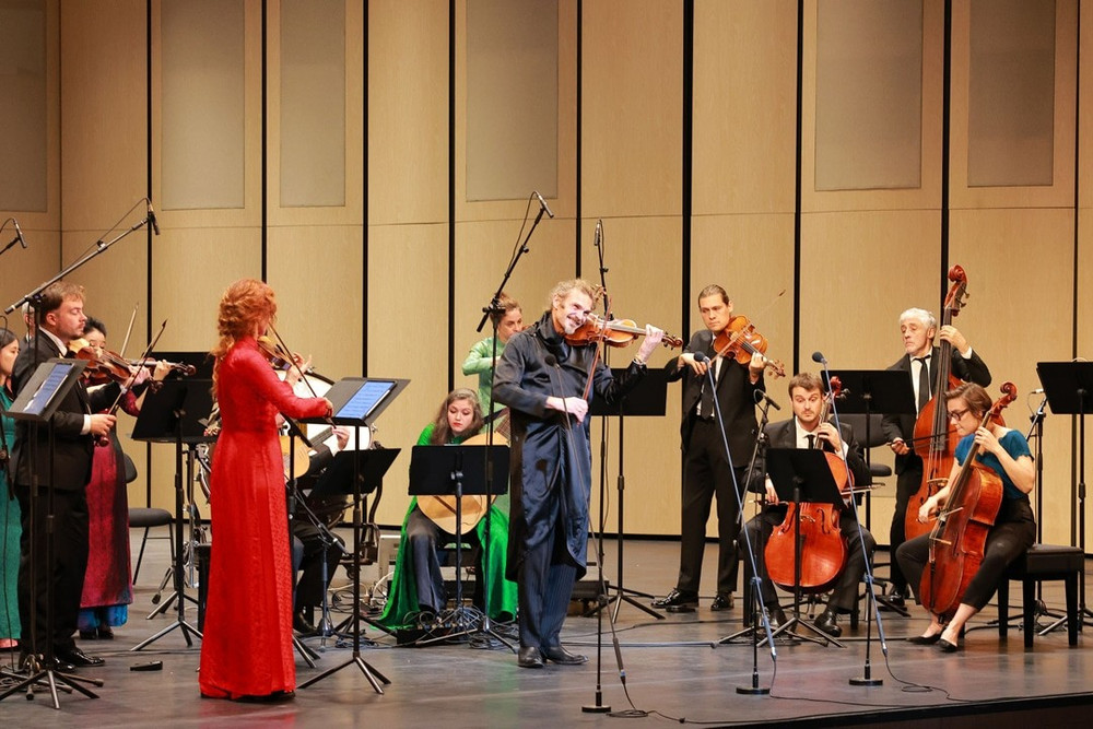 Nhạc trưởng Stefan Plewniak và Dàn nhạc Nhà hát Opera Hoàng gia Versailles biểu diễn tối 29/10. Ảnh: BTC 1nc1.jpg