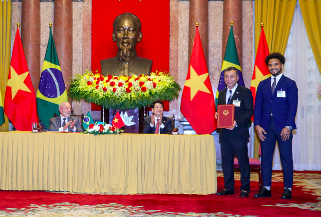 Xuân Son vinh dự diện kiến Tổng thống Brazil - Lula da Silva và Chủ tịch nước Lương Cường