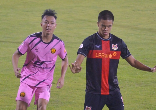 Chung Nguyen Do (phải) sẽ cùng Thái Sơn lên tuyển U23 Việt Nam (Ảnh: NBFC)