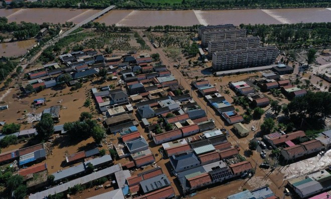 Những trận mưa lớn cực đoan liên tục nhấn chìm nhiều khu vực tại Thủ đô Bắc Kinh của Trung Quốc