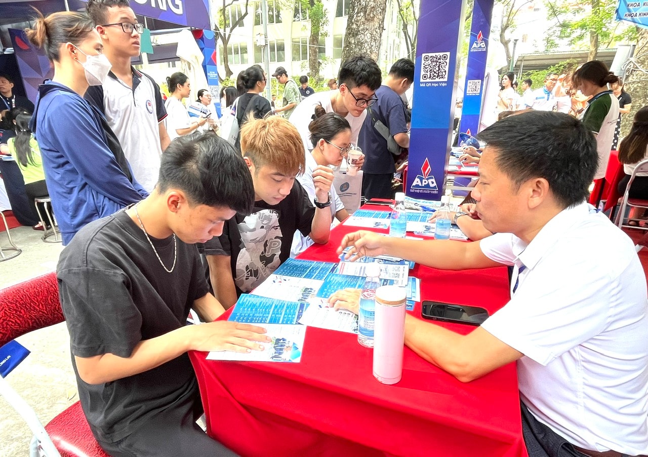 Thí sinh trúng tuyển đại học phải xác nhận nhập học trên hệ thống xét tuyển của Bộ GD-ĐT. Ảnh: Lê Nguyễn