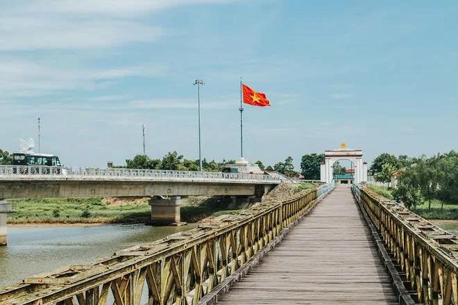 Di tích quốc gia đặc biệt Đôi bờ Hiền Lương - Bến Hải